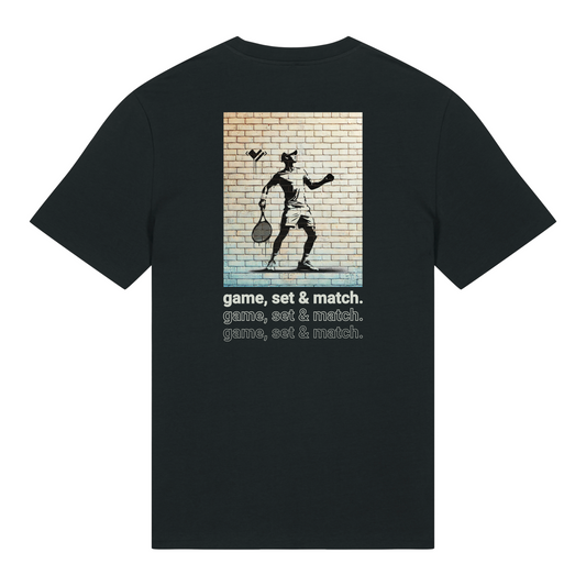 Schwarzes Tennisshirt für Tennisspieler aus 100% Biobaumwolle mit Graffiti Tennis-Design und dem Motto game set match